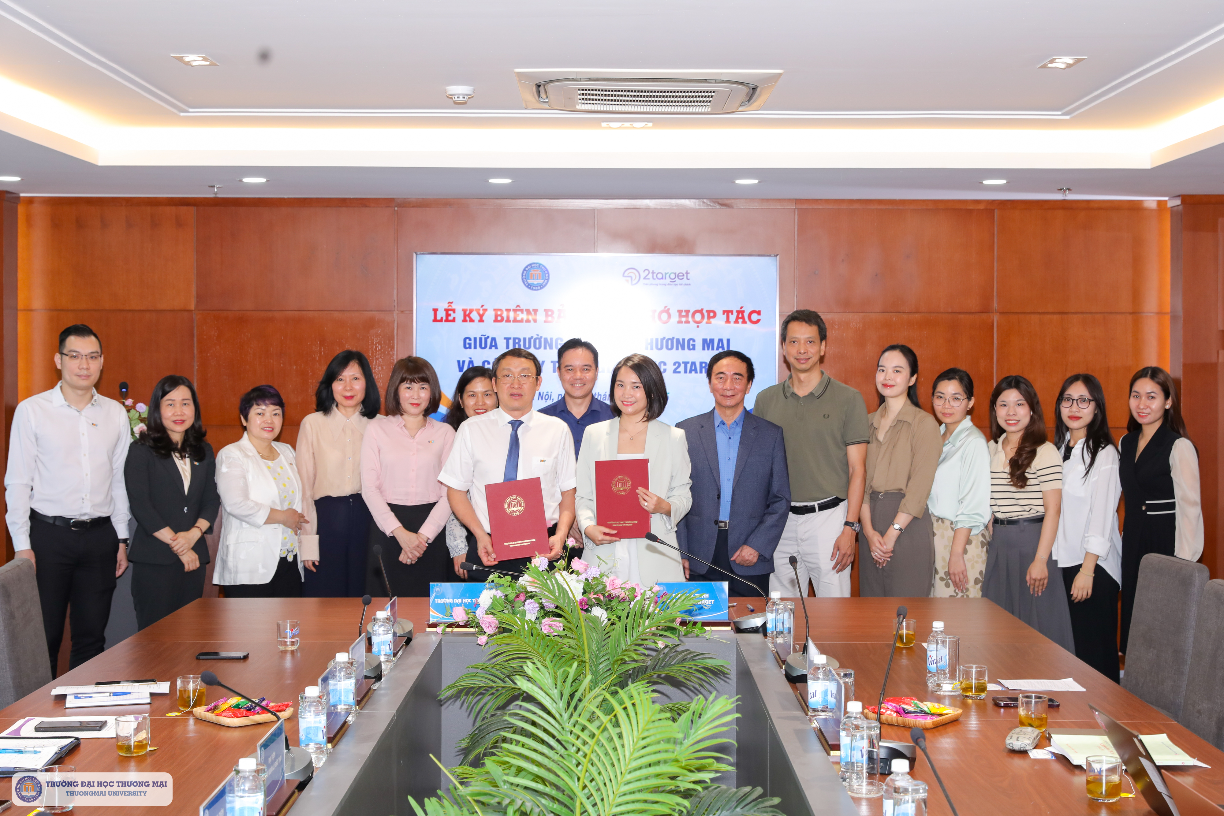Sáng ngày 25/3/2025, trường Đại học Thương Mại và Công ty TNHH Giáo dục 2Target đã ký kết bản ghi nhớ hợp tác